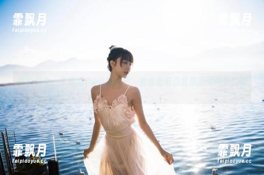 黑白修女：木棉棉OwO的私拍，看着看着总觉得哪里怪怪的嗯。