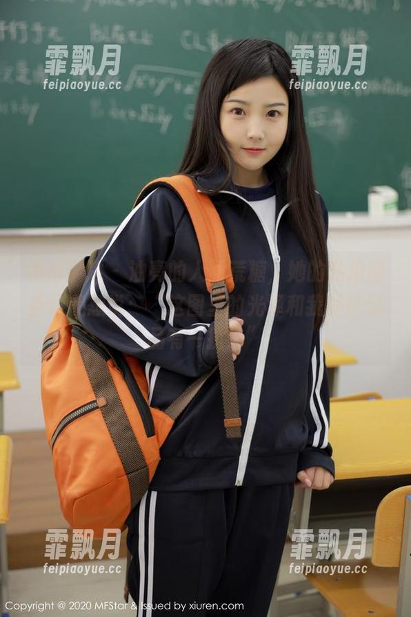 模范学院 - 油亮的人间荒糖，她的私拍图集让我想说：“这图里的光泽和我的护肤品有一拼！”