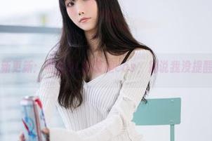 汪知子最新更新：黑丝OL的萌趣cos，别说我没提醒过你哦！