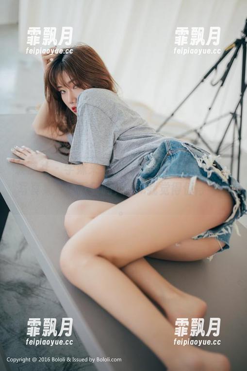波萝社 - 学妹来袭，柳侑绮Sevenbaby写真集，该下载吗？嗯...我觉得值得考虑。