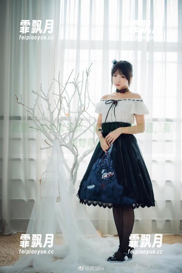 疯猫ss的全套写真，裤里丝下的奇遇，有点好奇哦！