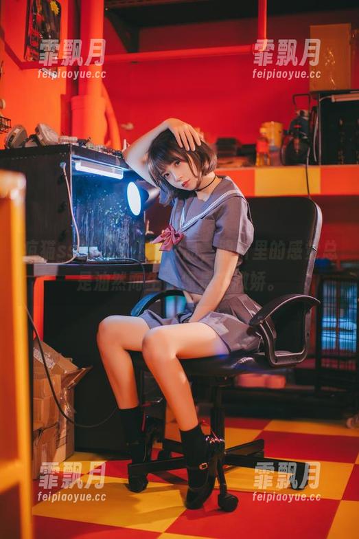 疯猫ss的“女仆”作品，照片里的感觉总是油然而生，像是在撒娇。