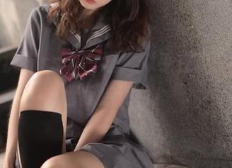 图片里疯猫ss的白猫，似乎在说：“来呀，给我点评价！”