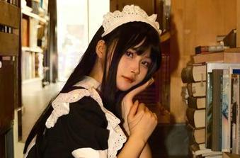 高跟鞋下的白莉爱吃巧克力，图包内容…我先默默掩面。