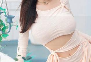 秀人网 – tina_甜仔的内衣：原图竟然看起来像是偷偷溜出来的梦游者