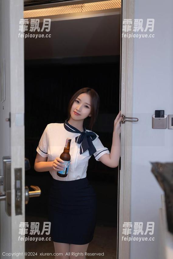 秀人网 - 当小樱koko遇上内衣：一场隐秘的分享会，难以想象的款式等着你。