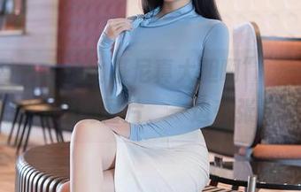 秀人网 – “这比基尼真大胆啊”，一边品味芭比KIKI的图片，一边夸张着评价。