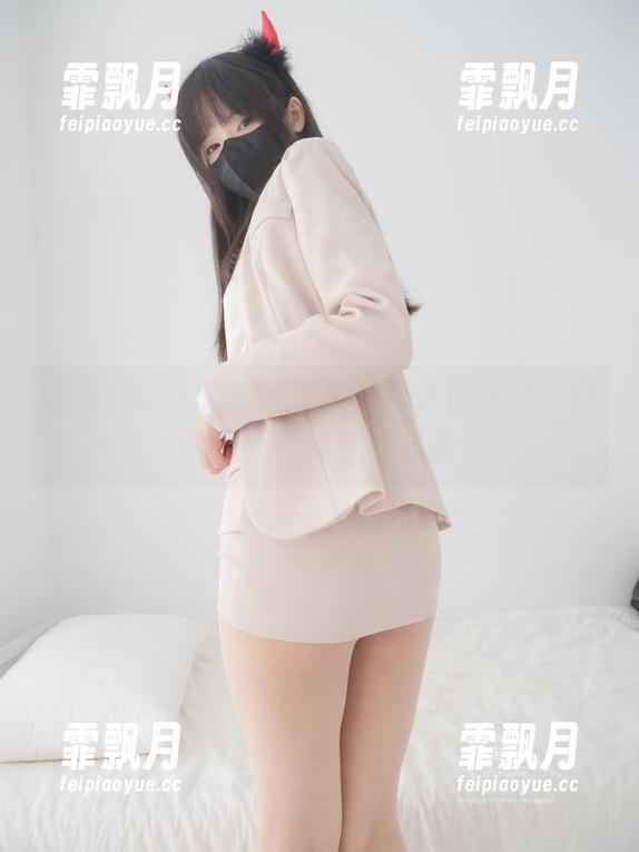 紧急企划 - 龙崎聆音的镂空原图精选，真的有点让人思维发散