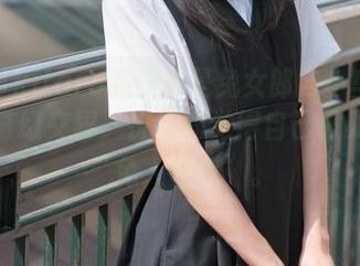 绮太郎kitaro的照片是兔女郎与小鸟游六花的奇幻交界，恍惚间觉得自己被赋予了“兔人特质”。