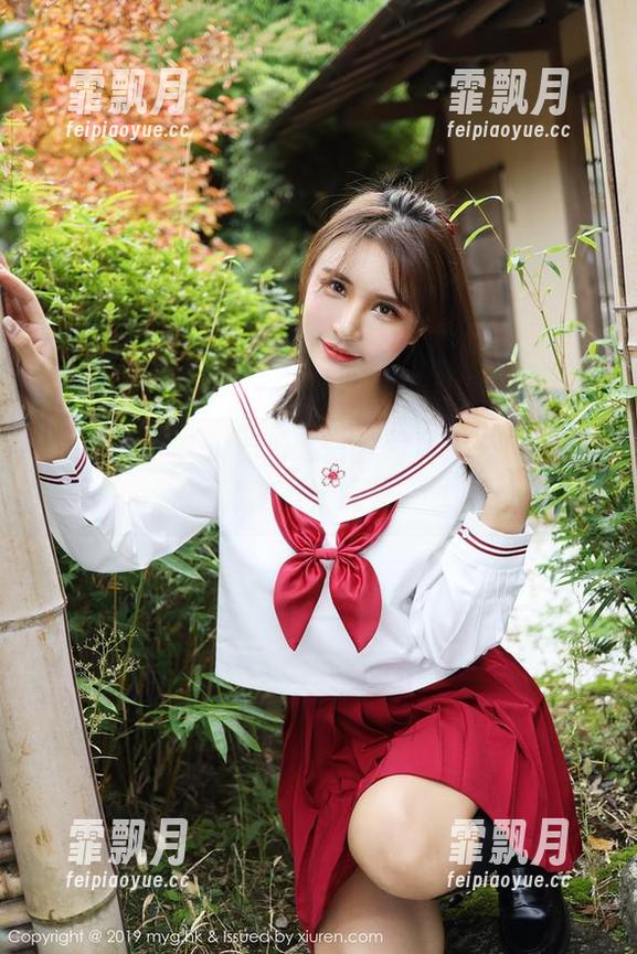 美媛馆 - 软软爱吃肉白丝写真：在网盘里沉淀的软绵梦。