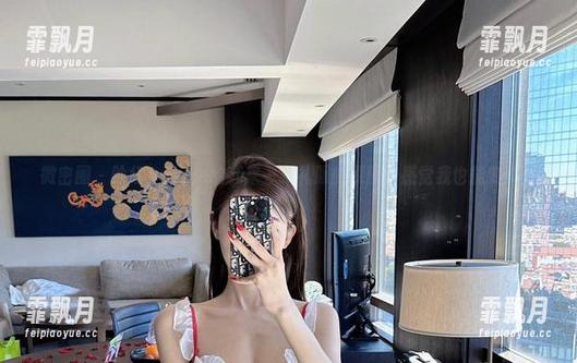 微密圈 - 脸红Dearie给我来一张礼服的原图，感觉我也能变美！