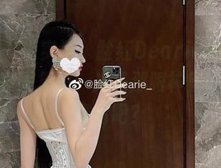 微密圈 – 说实话，脸红Dearie的比基尼女友写真图集里，光是那眼神就能看出点事情吧？