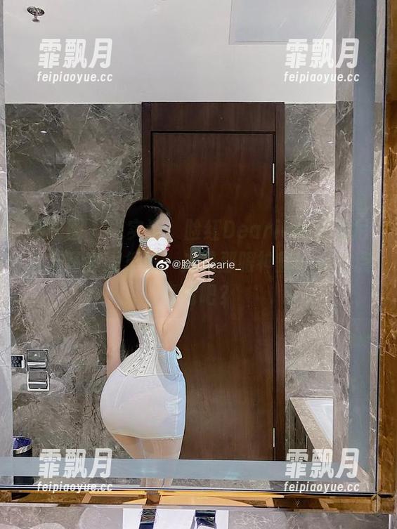 脸红Dearie 微密圈 - 说实话,脸红Dearie的比基尼女友写真图集里,光是那眼神就能看出点事情吧?