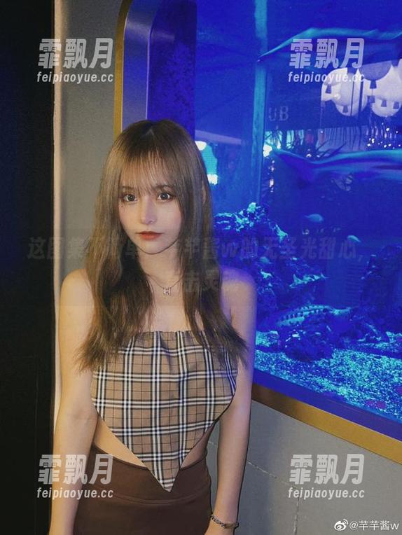 这图集不简单：芊芊酱w的无圣光甜心，直击灵魂