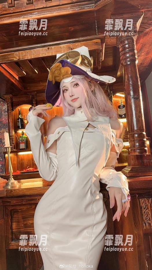 花兮_honoka 吊带里的花兮_honoka是个隐藏的段子手,看她私拍能乐出声来!