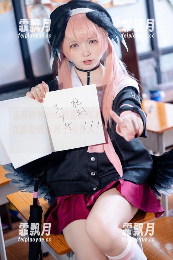 花铃Hana 在花铃Hana的最新写真集里,爱丽丝兔女郎的快乐属于所有人,哈哈,快来瞅瞅!
