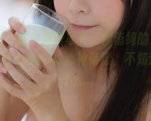 菠萝社 – 这组免费写真，柳侑绮的海中少女居然能让人一秒心神荡漾，不知道在想什么…