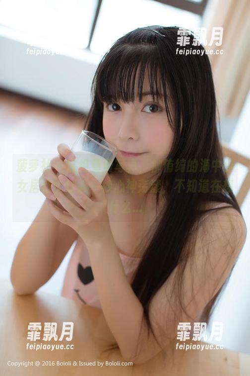 菠萝社 - 这组免费写真，柳侑绮的海中少女居然能让人一秒心神荡漾，不知道在想什么...