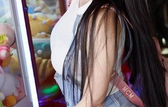 蜜桃社 – 我也想穿上韵莉娜VANILLA的最新白裙，可惜身材不允许。