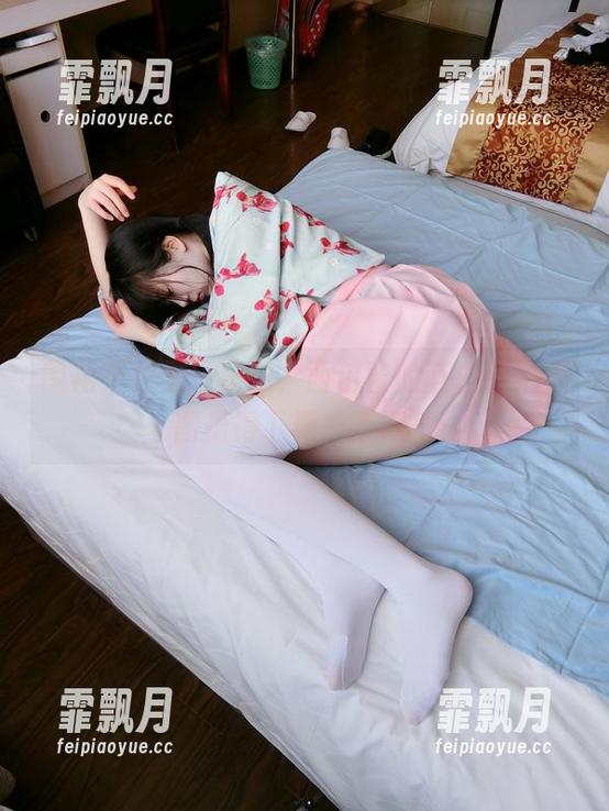 围裙不只是一块布，西尔酱的蓝白围裙美图值得下载一百遍！