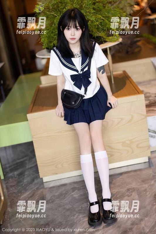 语画界 - 更新提醒！允儿Claire的红裙黑丝，这不就是我的日常期待吗？
