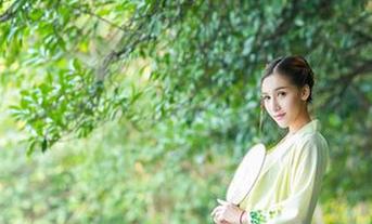 轰趴猫 – 艾小青的棉袜：无圣光也能美得清新。