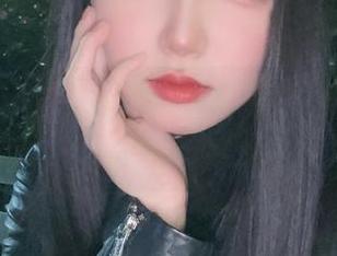 这个泡泡就是逊啦的睡衣写真，原图里的慵懒不止一面
