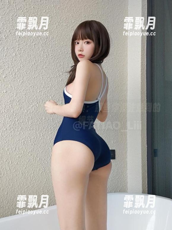 迷之呆梨的短裙写真：那些你没注意到的细节