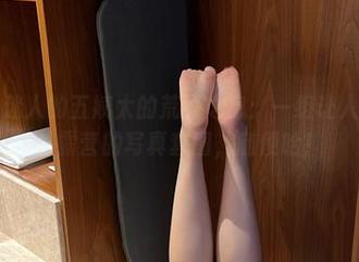 微密圈 – 迷人的五姨太的荒野之息：一组让人联想到野外露营的写真套图，随便哈！