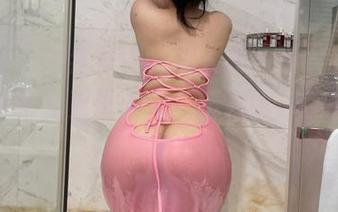微密圈 – 突然想问，迷人的五姨太的美足和原图哪个更吸引你？精选让你百思不得其解。