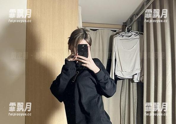 醇子小姨 微密圈 - 醇子小姨+空姐=完美福利!图片中暗藏的意味可是无穷无尽
