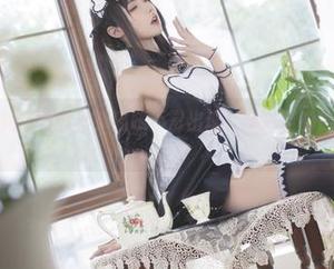 阿包也是兔娘写真新作，猫咪不常出现，黑猫猫的照片却惹人爱。