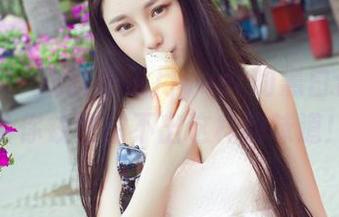 青豆客 – 这就是伍月yuer的黑白合集，给你钱也拍不出这样的味道！