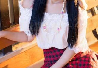 青豆客 – 如何让眼镜加分——向王语纯的写真学习！