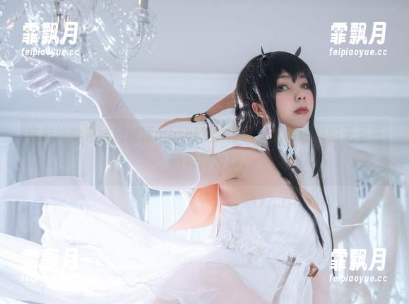 这户外的光线和魅瞳meroko的搭配，出乎意料的无圣光，但美得特别。