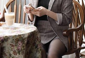 魔镜街拍 – 有楼楼的白色连衣裙在，连欣赏全套下载都充满仪式感！