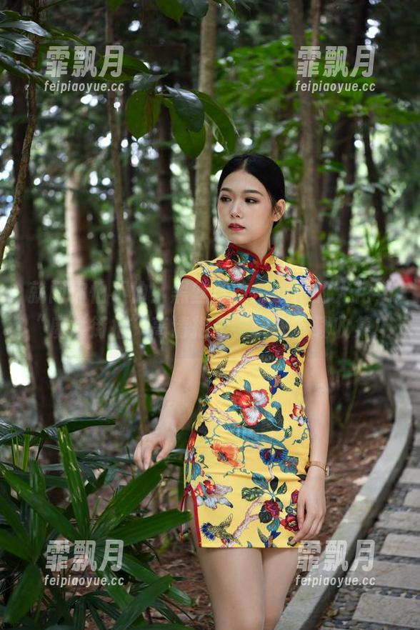 就问你怕不怕！黑丝与改良旗袍的火花，“魔镜街拍”高清抱走，快来下载收集！
